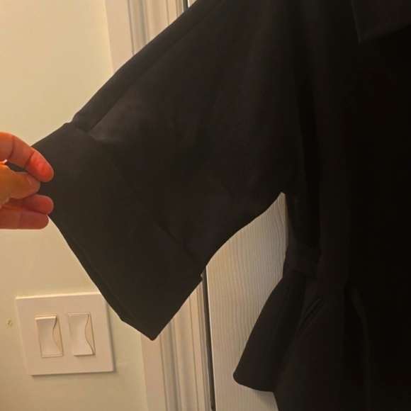 Tyler Boe EUC Timeless Black Jacket, Great Wardrobe Layering Piece, Size 6 (#14) - Picture 4 of 8